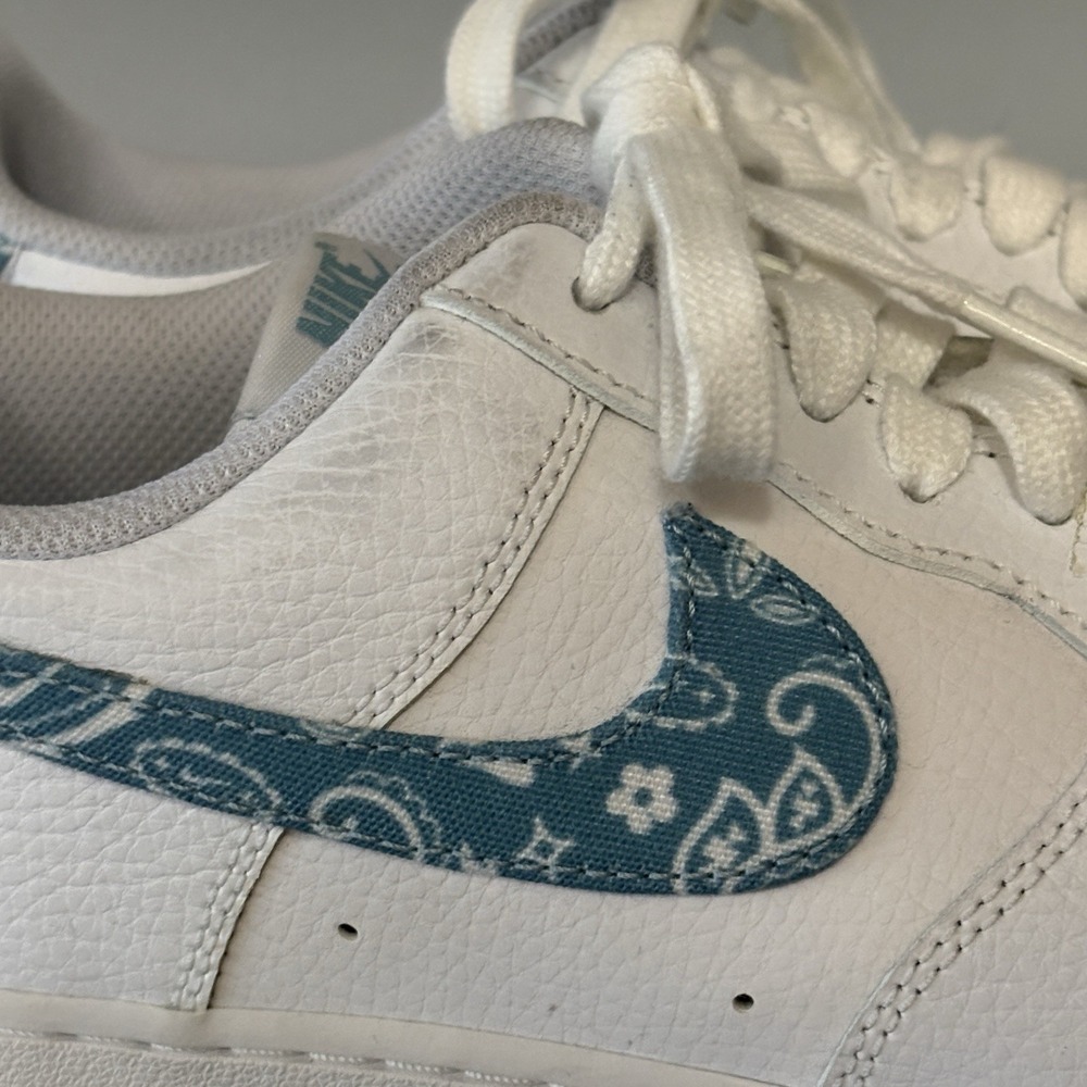 Nike Air Force 1 Low '07 Sneakers Womens 9 White Blue Paisley DH4406-100 - Picture 9 of 16